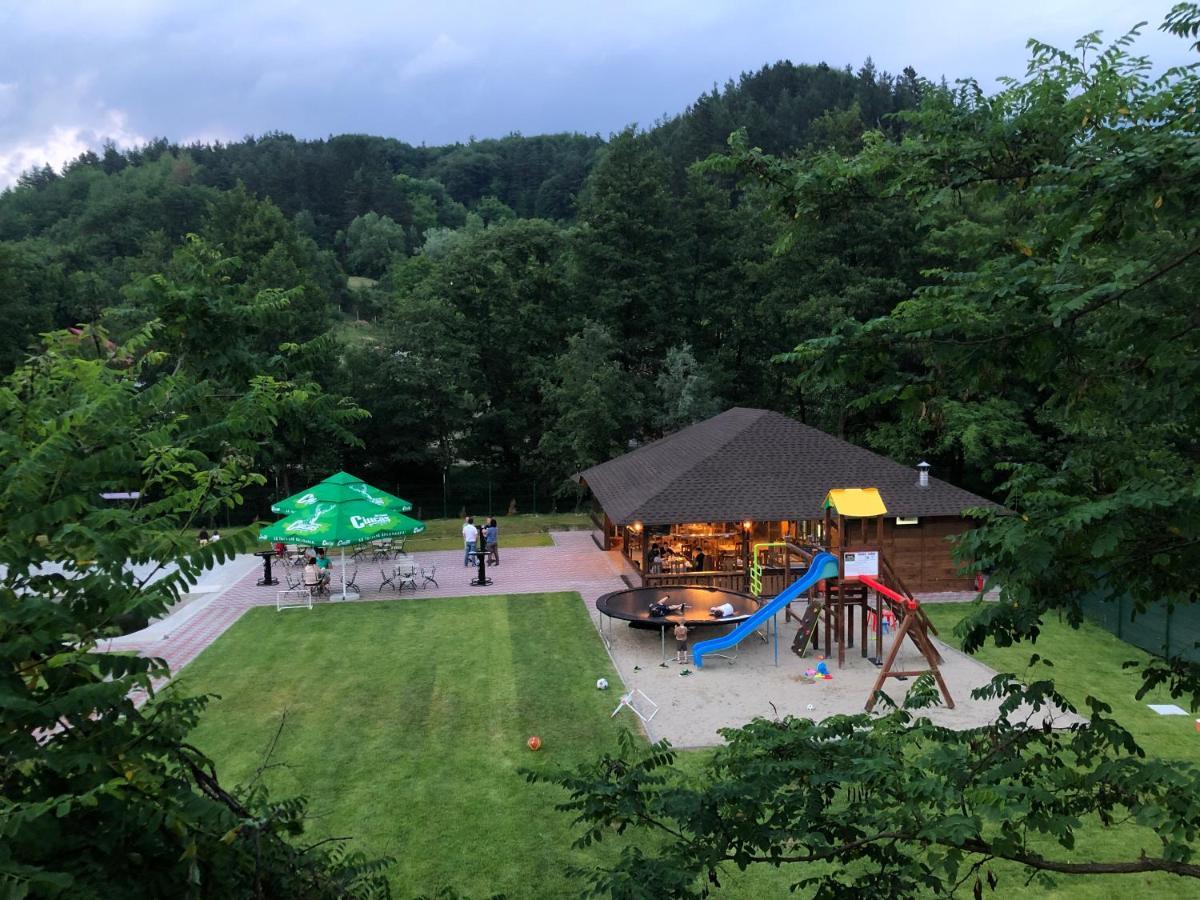 Отель La Casute Capatineni-Paminteni Экстерьер фото